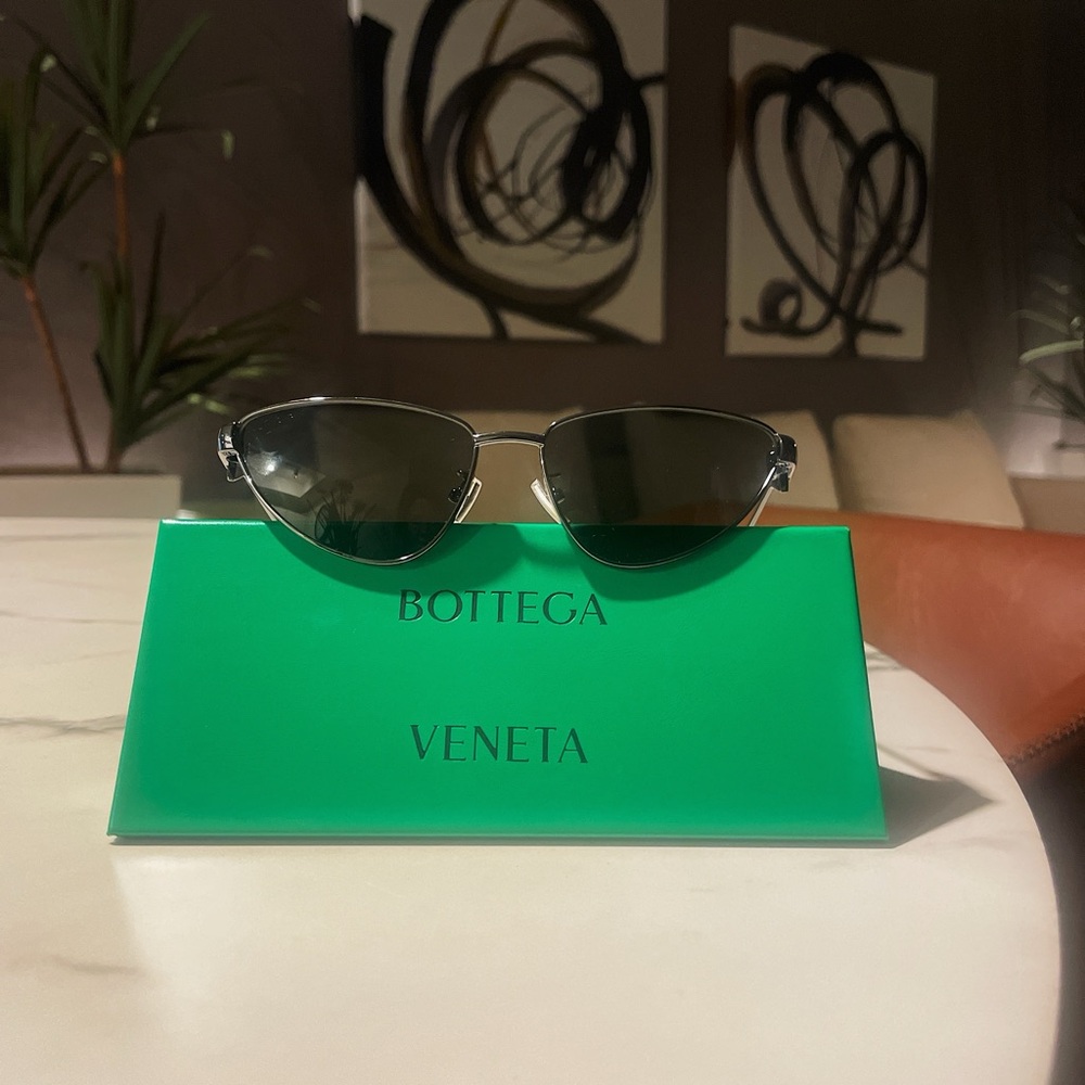 Bottega Veneta Turn Cat-Eye Sunglasses